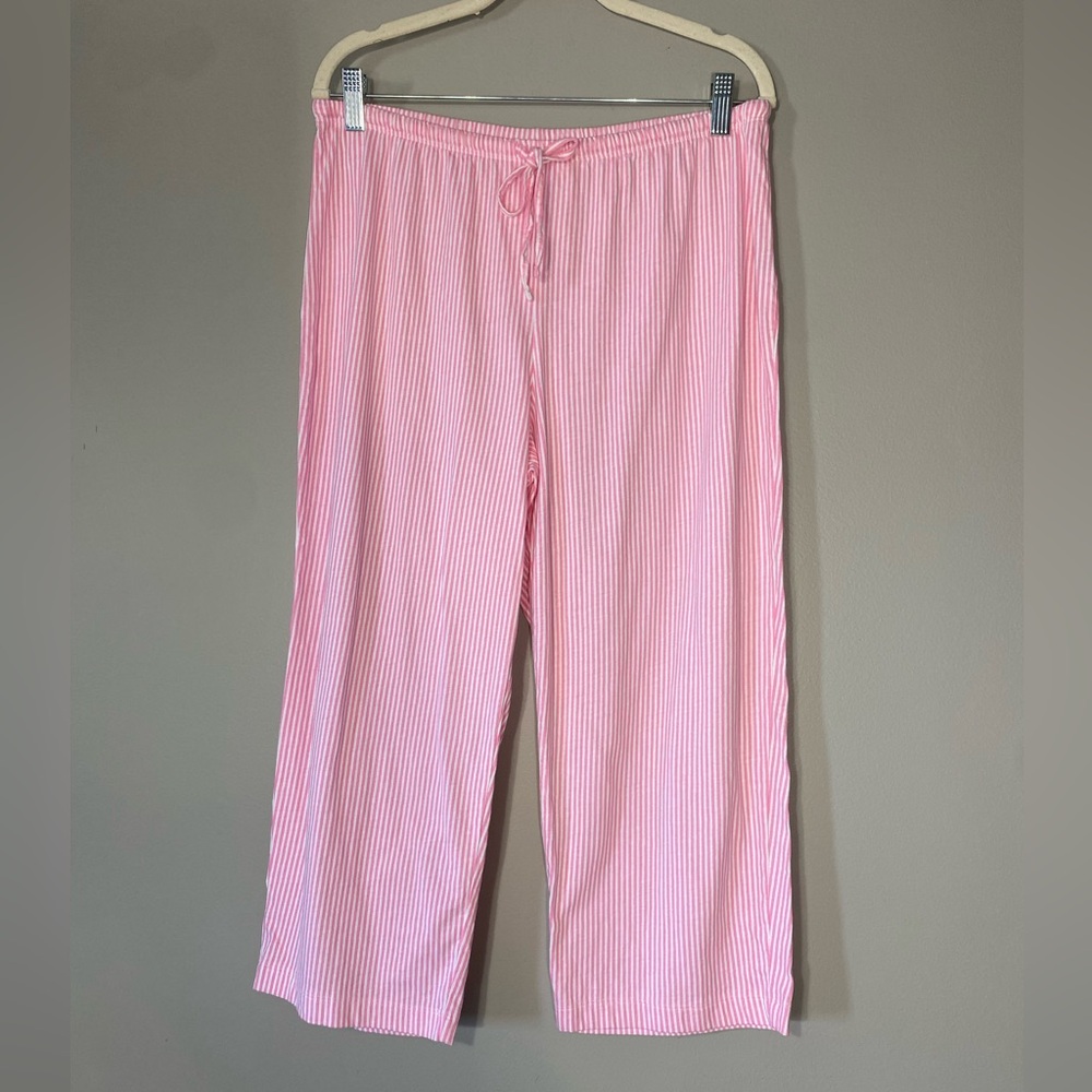 SOLD ❤️Lauren Ralph Lauren 
Ladies M Capri Pajamas Set 
Monogram pocket
Pink - Picture 6 of 8